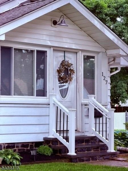 127 Jackson St - Photo 2 of 32