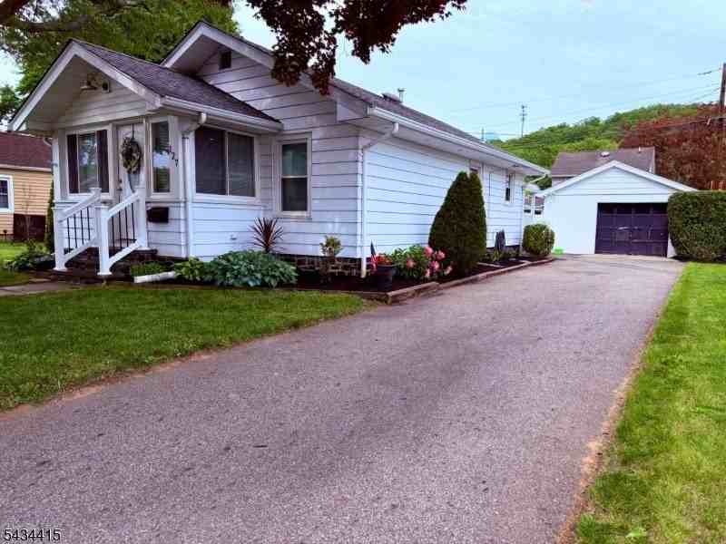 127 Jackson St - Photo 6 of 32