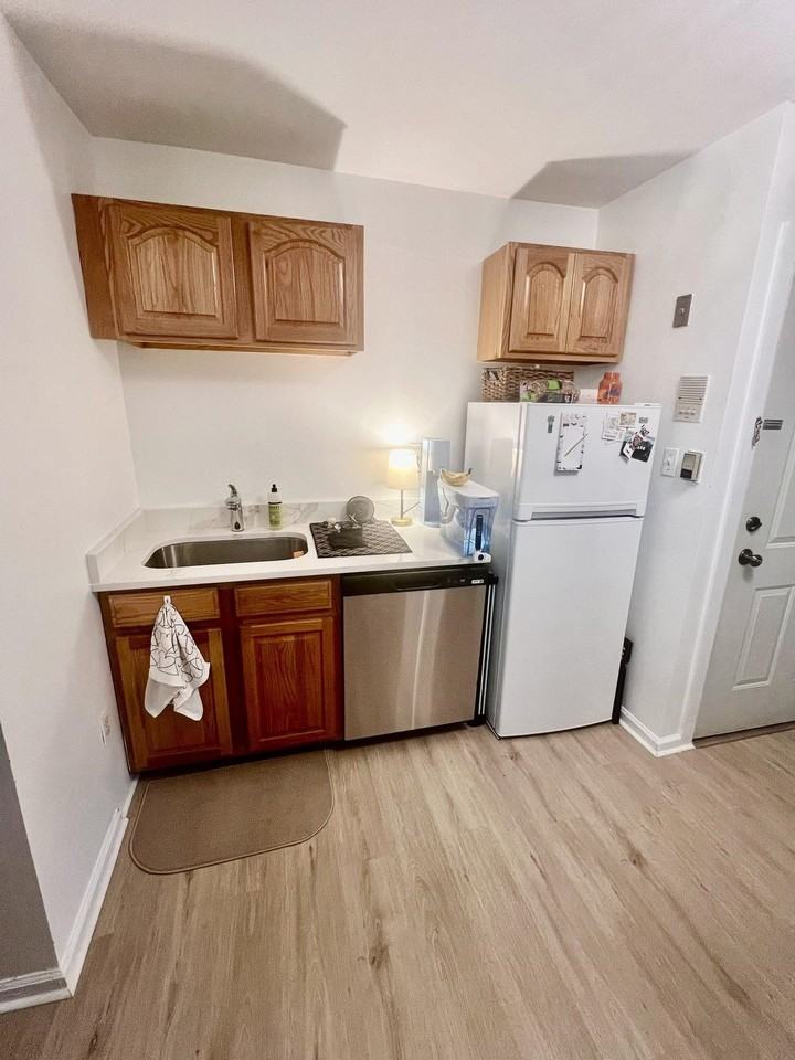 421 Adams St #2L - Photo 4 of 19