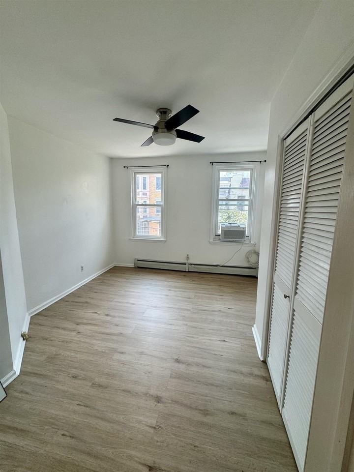 421 Adams St #2L - Photo 7 of 19