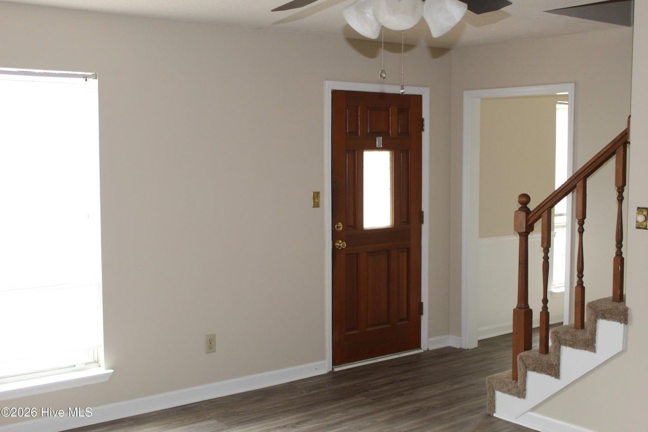 566 Fairfield Way - Photo 4 of 24