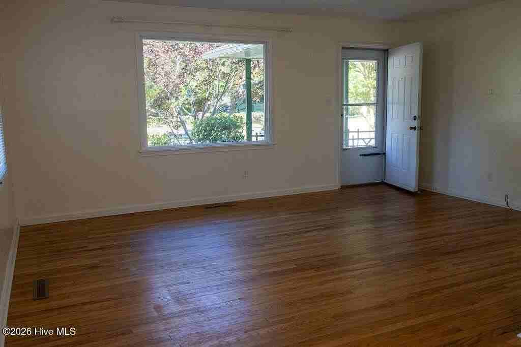 1103 River St - Photo 4 of 23