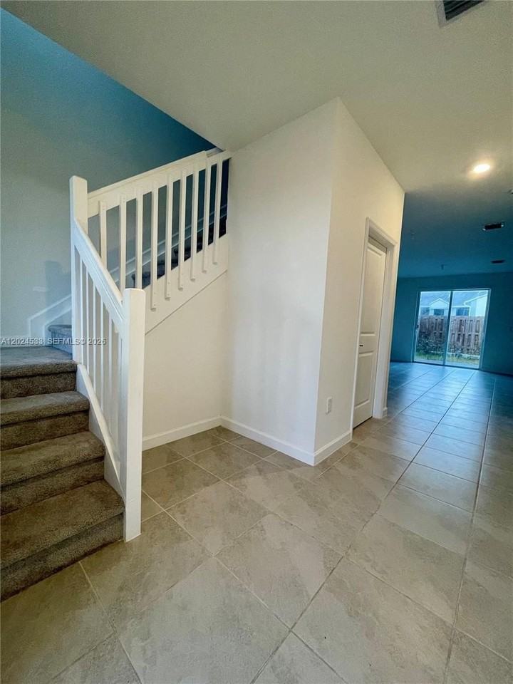 708 Se 13th Ct - Photo 4 of 24