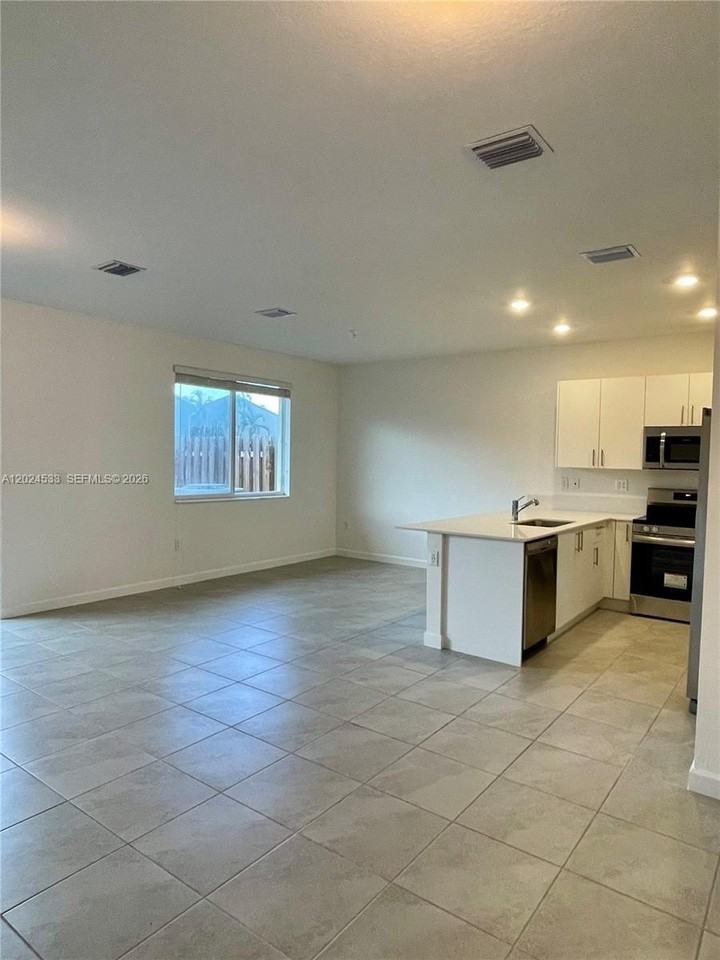 708 Se 13th Ct - Photo 6 of 24
