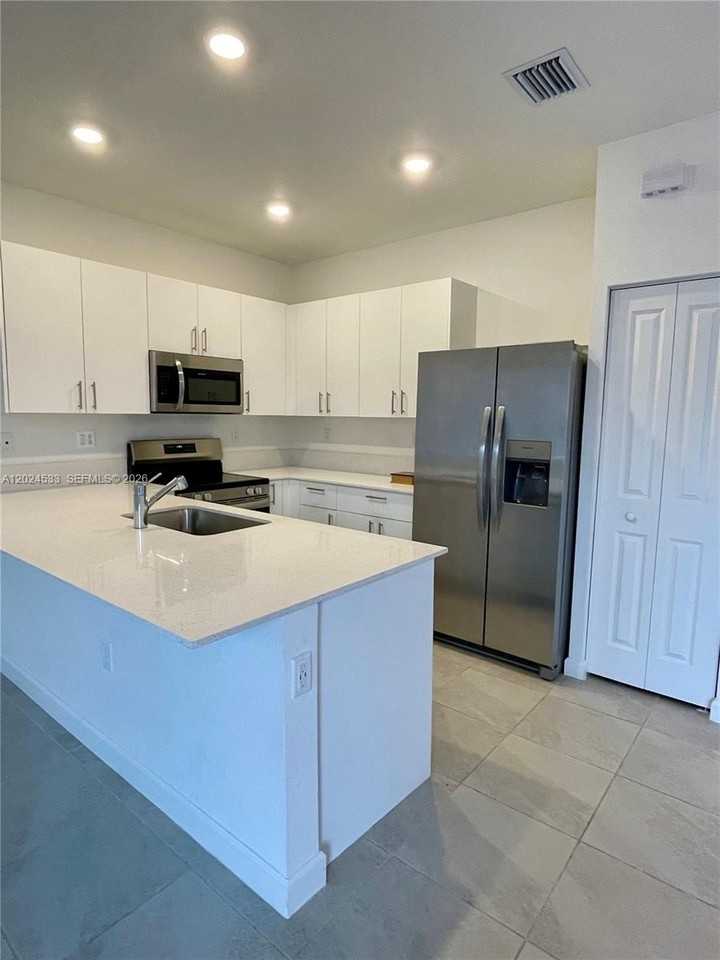 708 Se 13th Ct - Photo 7 of 24