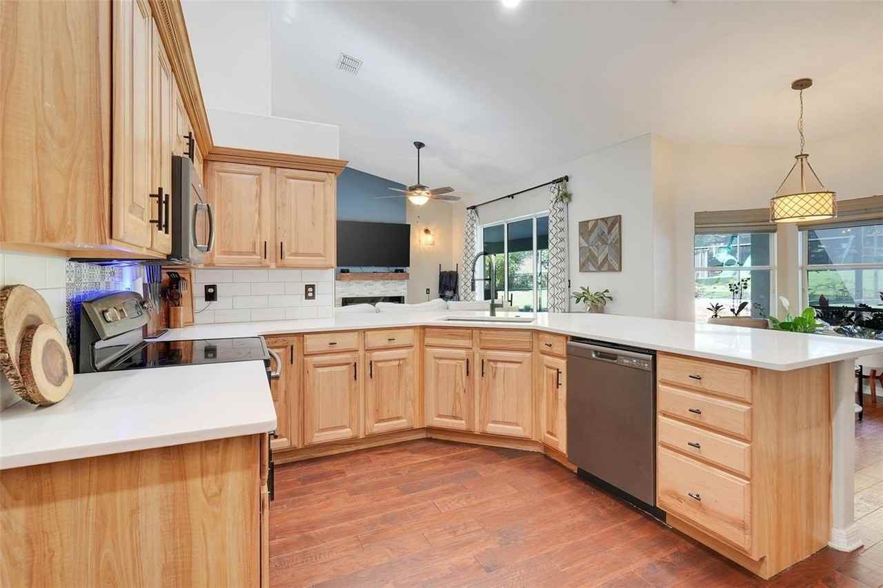 10583 Lake Hill Dr - Photo 7 of 46