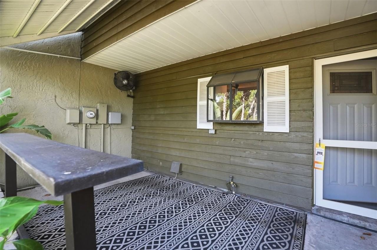 727 N Himes Ave - Photo 4 of 50
