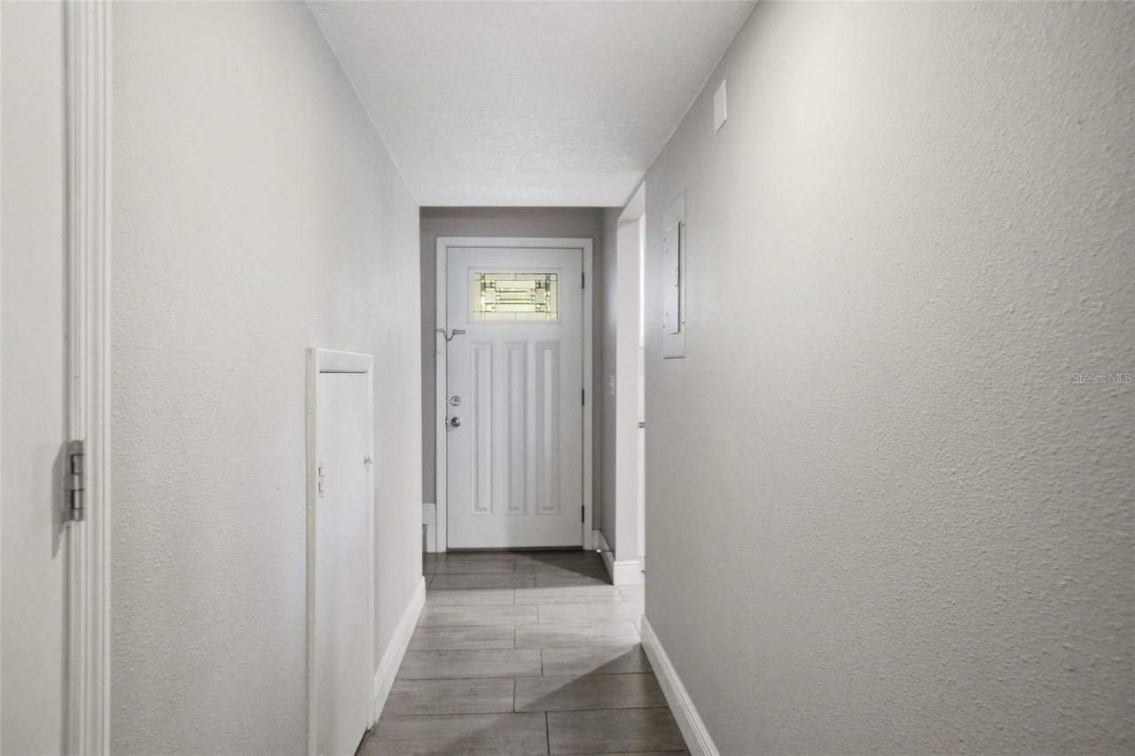 727 N Himes Ave - Photo 5 of 50