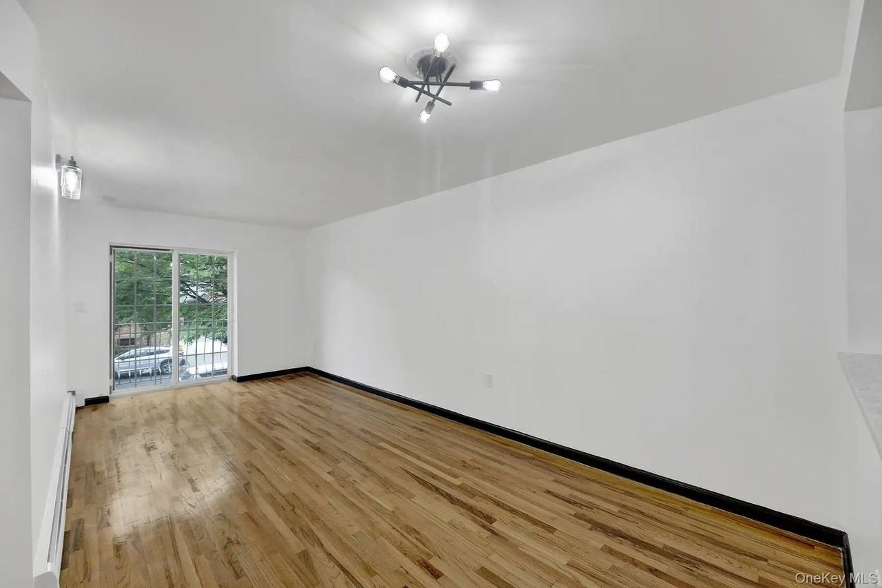 1604 Brooklyn Ave #2 - Photo 3 of 10