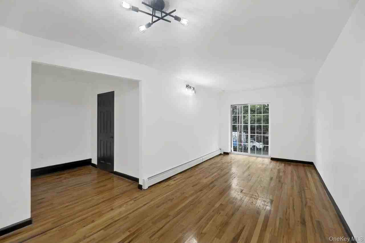 1604 Brooklyn Ave #2 - Photo 4 of 10