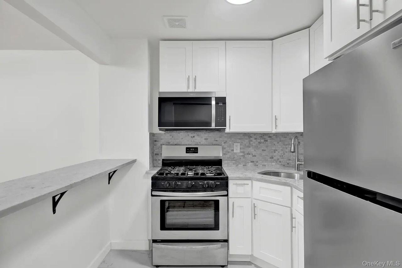1604 Brooklyn Ave #2 - Photo 6 of 10