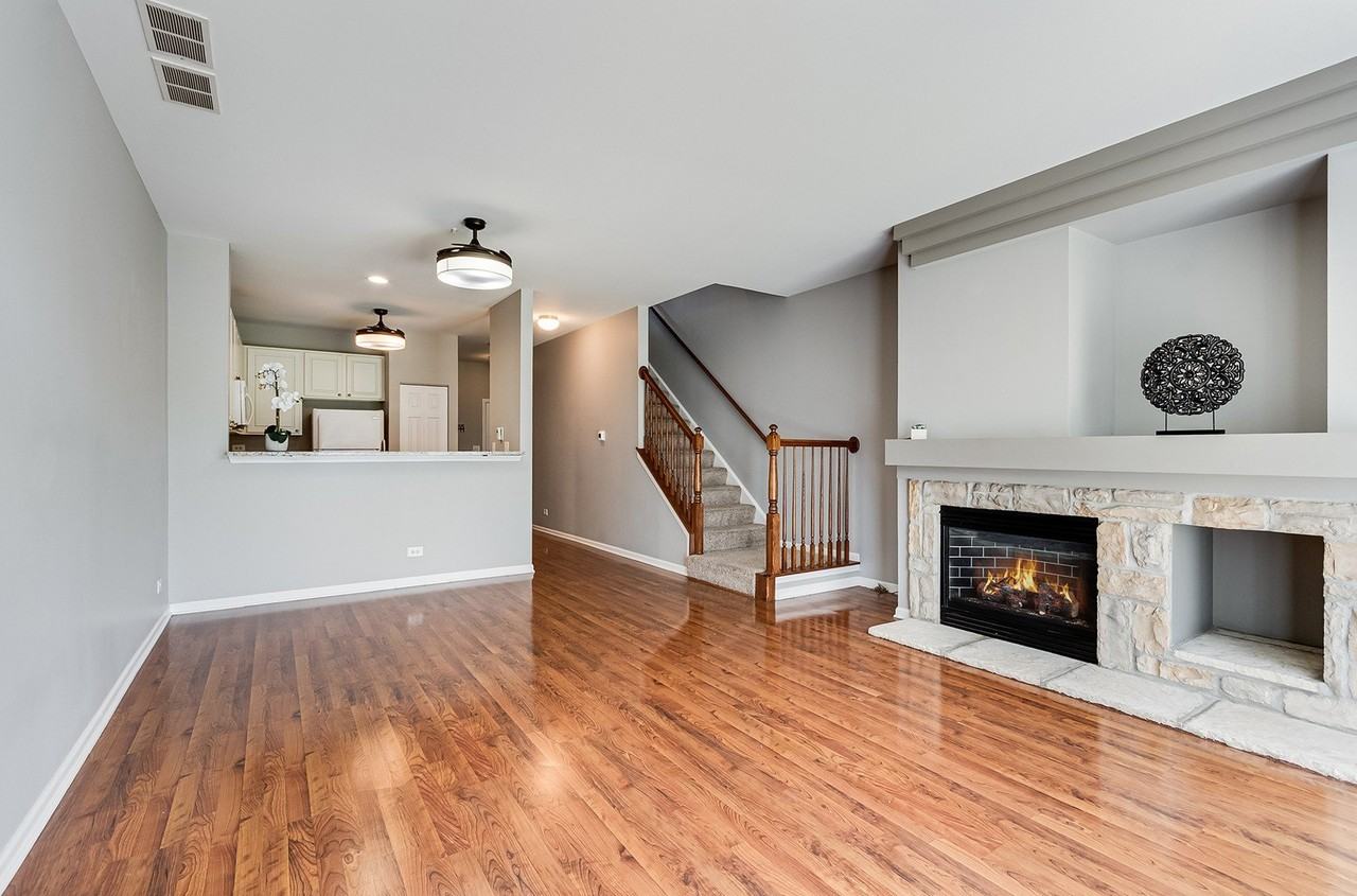 913 Genesee Dr - Photo 3 of 23