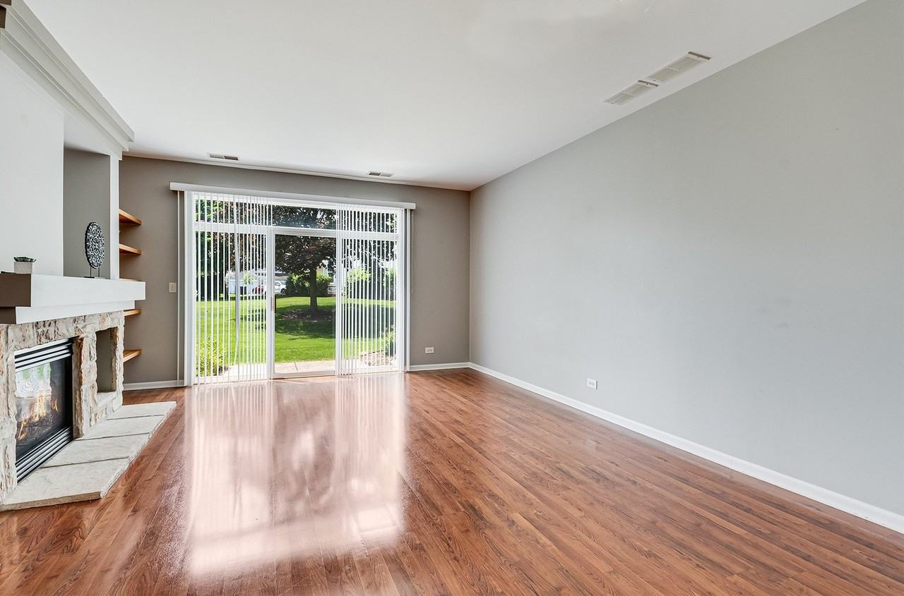 913 Genesee Dr - Photo 4 of 23