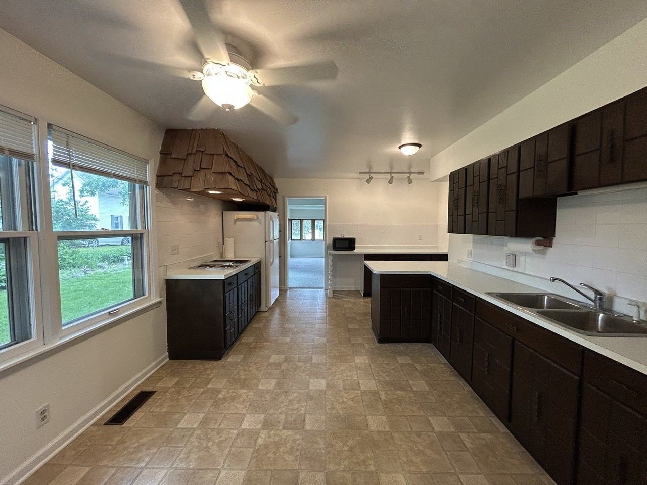 637 W Main St - Photo 3 of 17