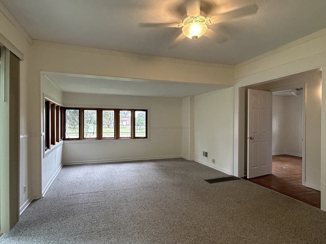 637 W Main St - Photo 6 of 17