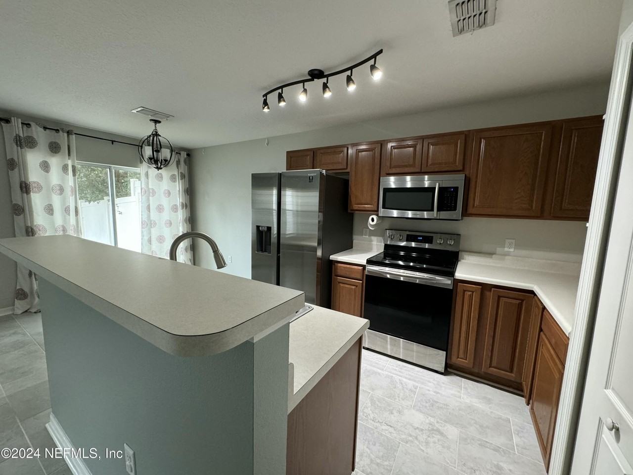 8224 Halls Hammock Ct - Photo 4 of 20