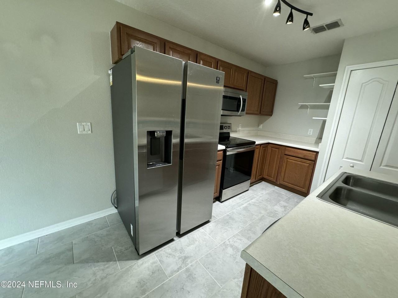 8224 Halls Hammock Ct - Photo 7 of 21