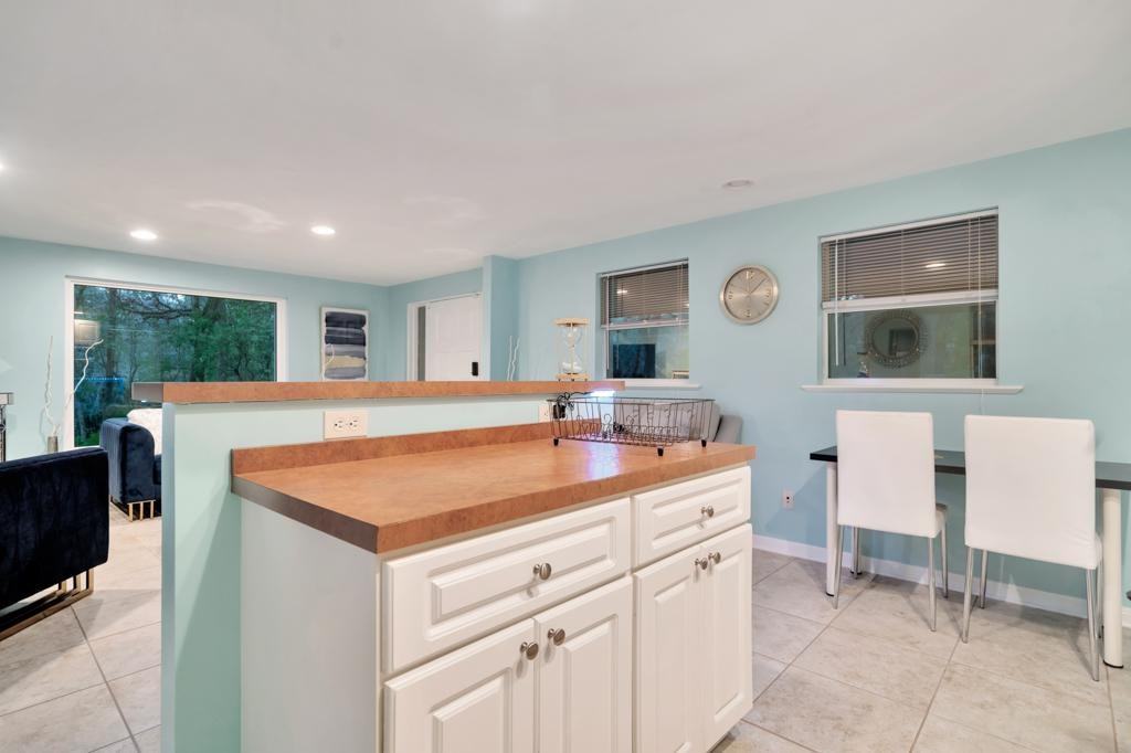 Poinsettia Dr - Photo 3 of 16