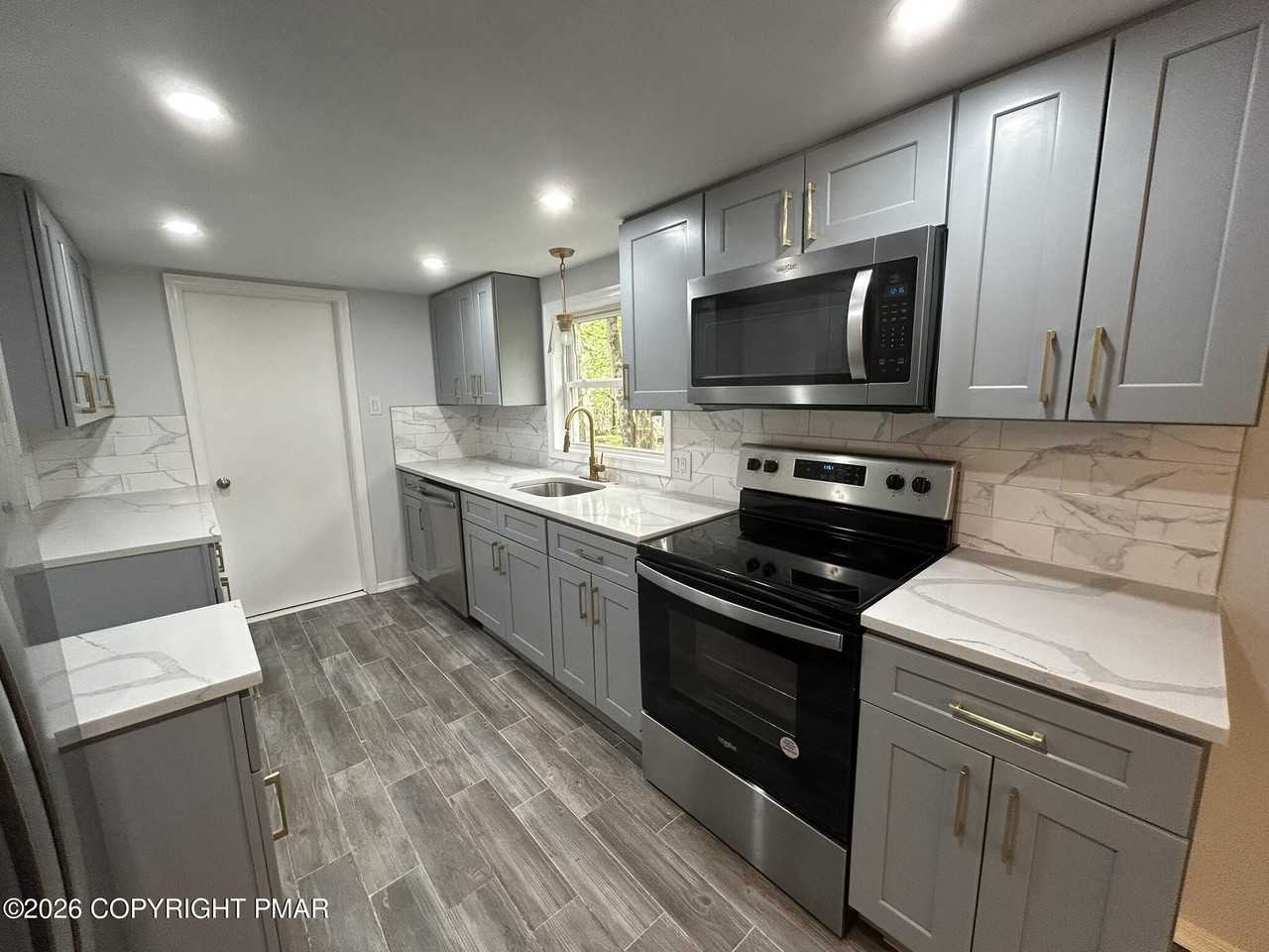 8213 Sunset Dr - Photo 7 of 22
