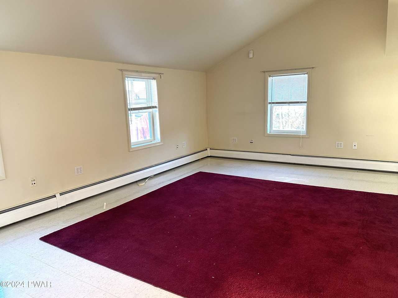 114 8th St #2ndFL - Photo 4 of 7