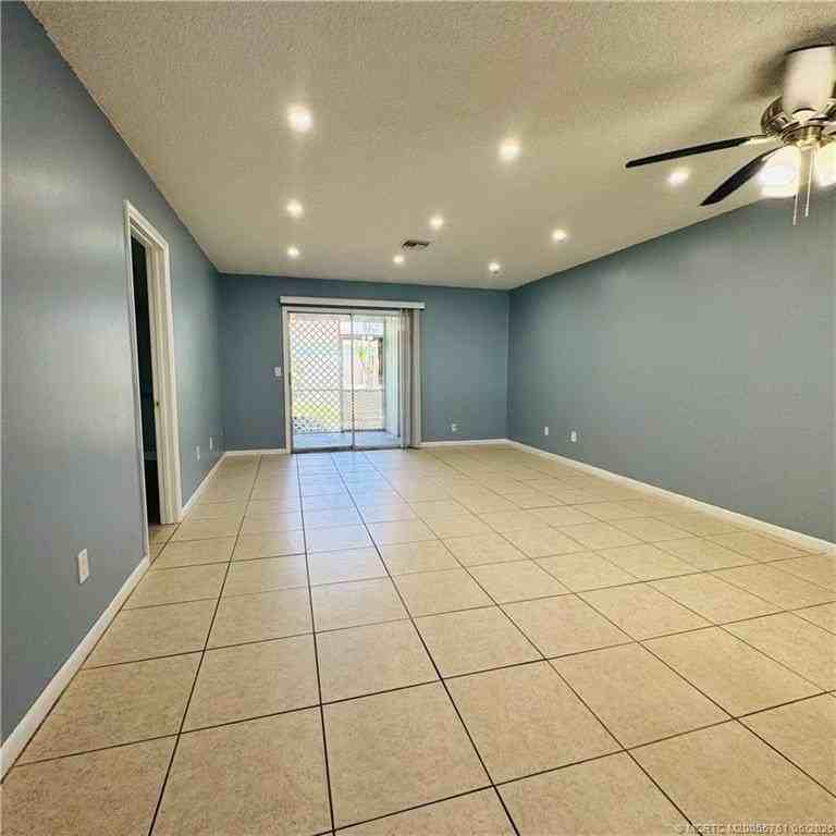 4421 Se Village Rd - Photo 2 of 25
