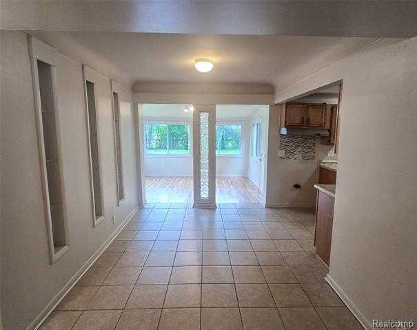 28291 Pierce St - Photo 4 of 15