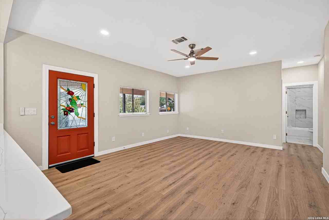 631 E Mistletoe Ave - Photo 5 of 32
