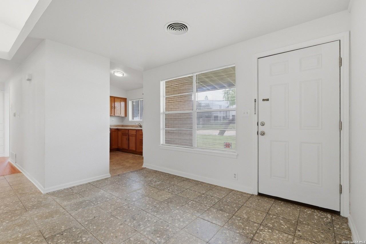 803 Oblate Dr - Photo 3 of 22