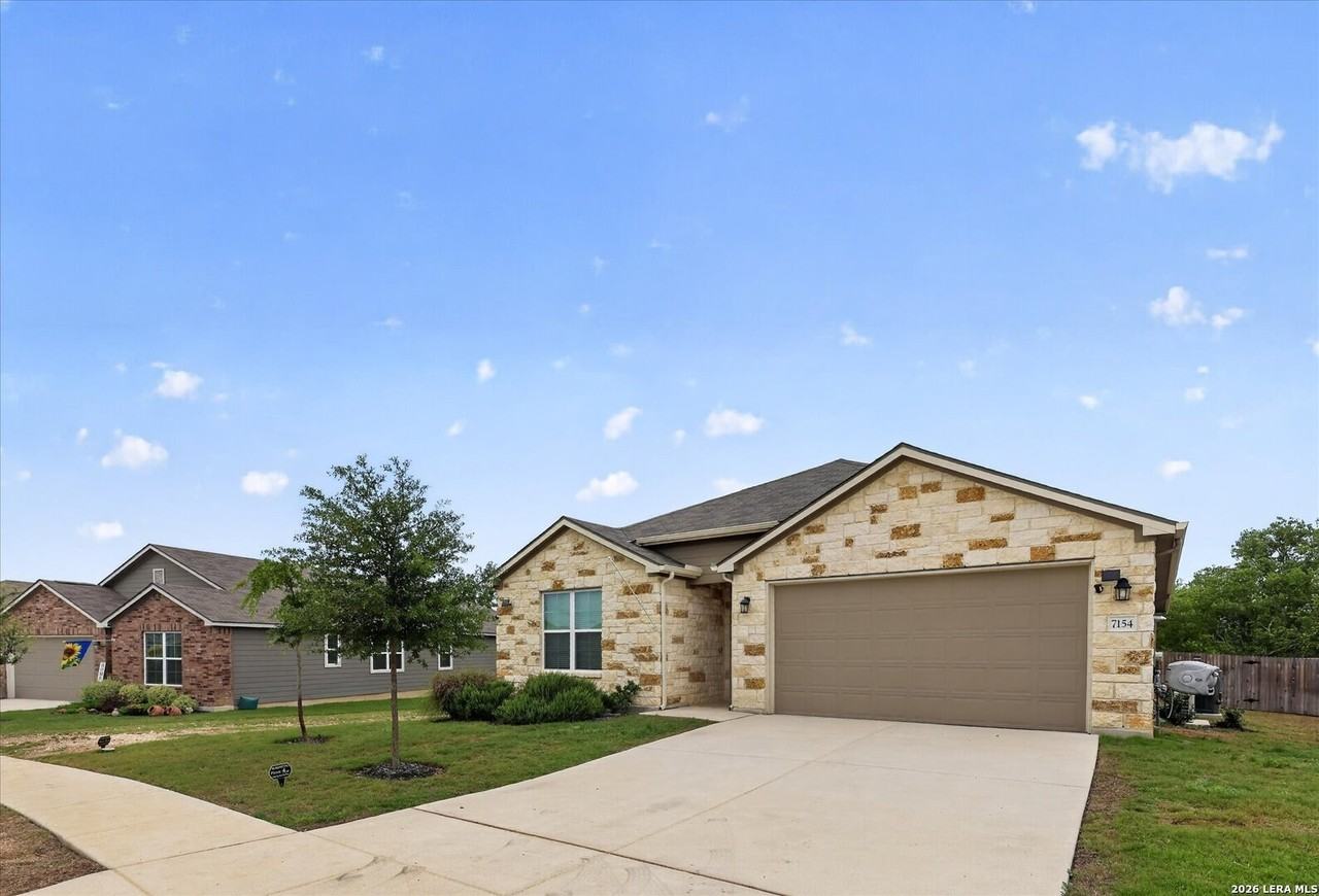 7154 Walkers Loop - Photo 3 of 39