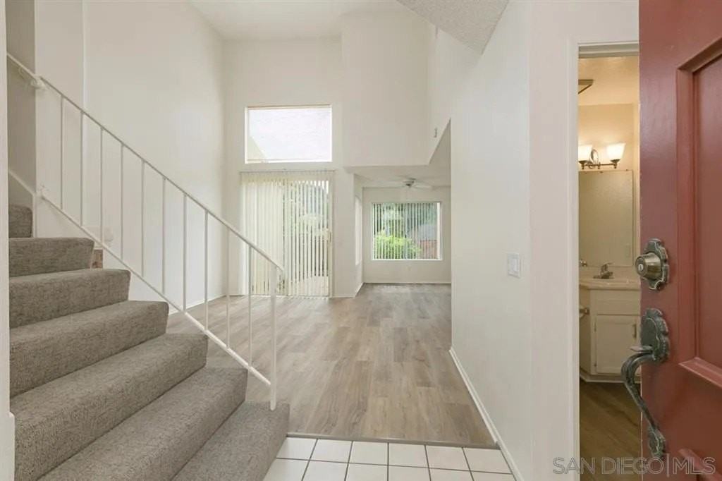4465 Gladstone Ct - Photo 3 of 23