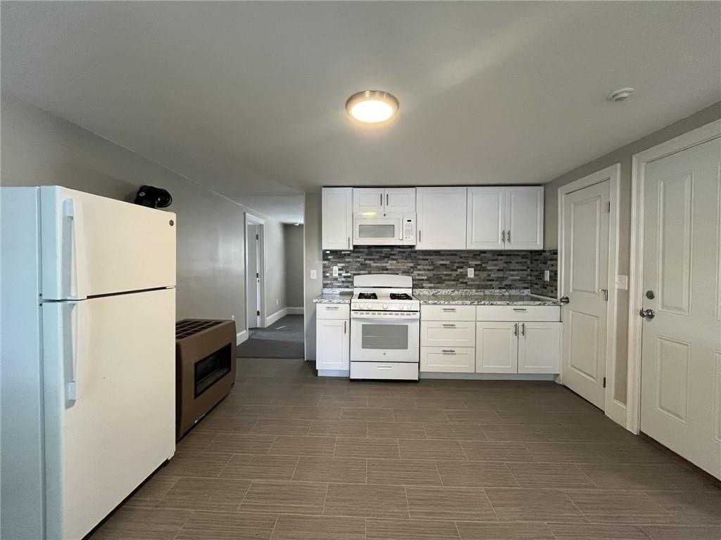 217 State St #2R - Photo 2 of 10