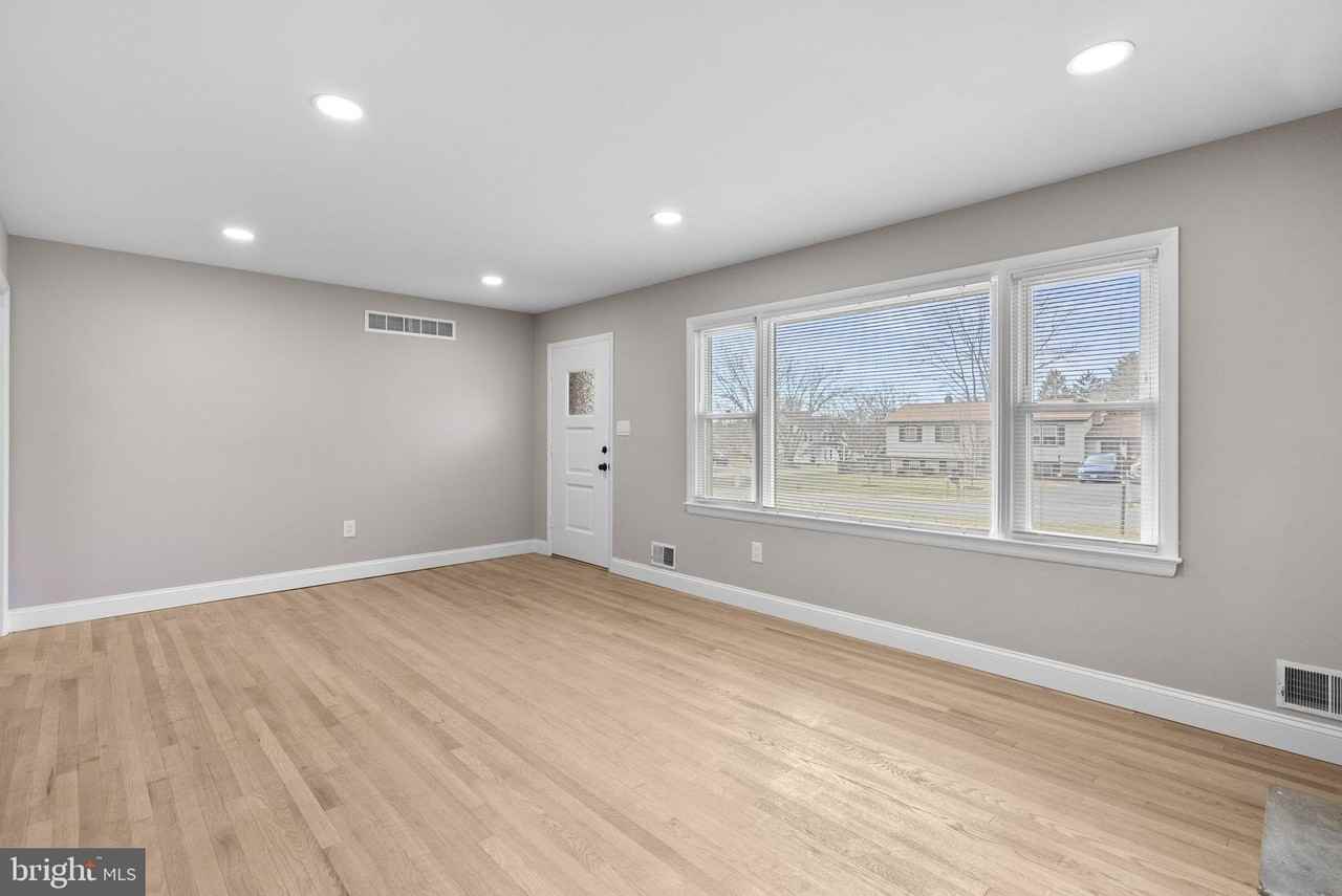 3887 Shadywood Dr - Photo 3 of 44