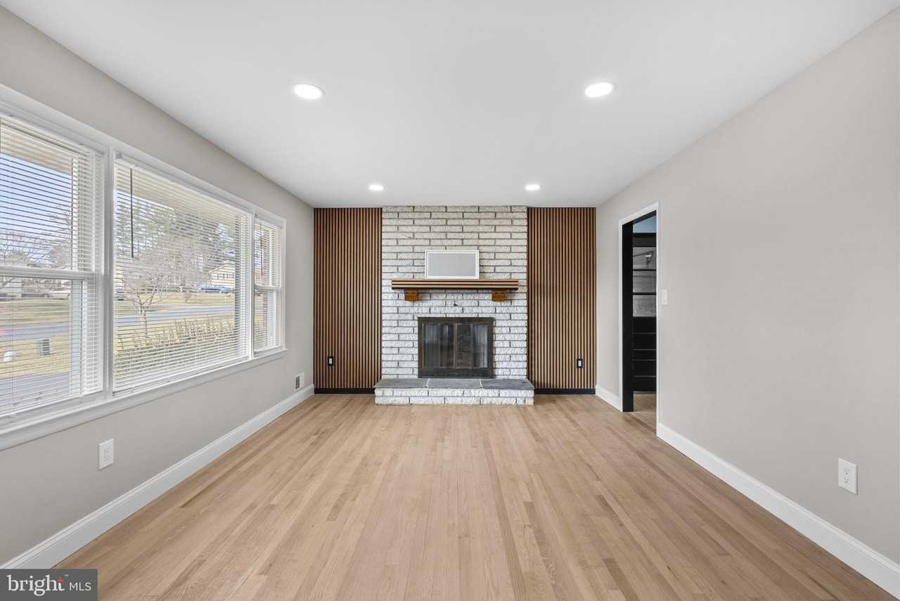 3887 Shadywood Dr - Photo 5 of 44