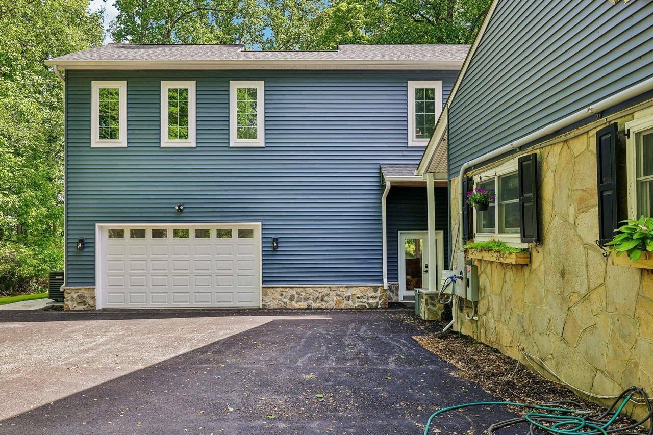 4315 Pinetree Rd - Photo 2 of 28