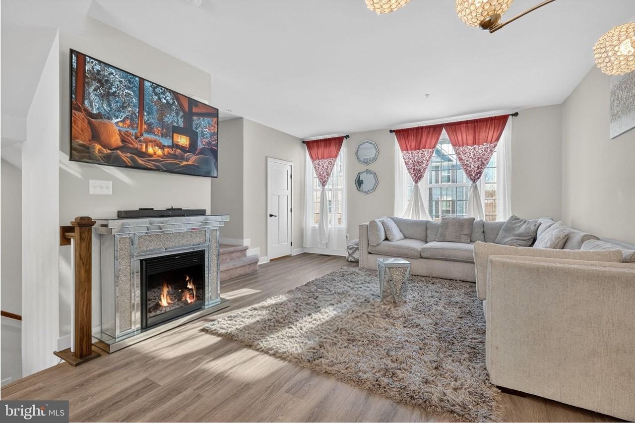 9599 Tall Oaks Rd - Photo 4 of 42