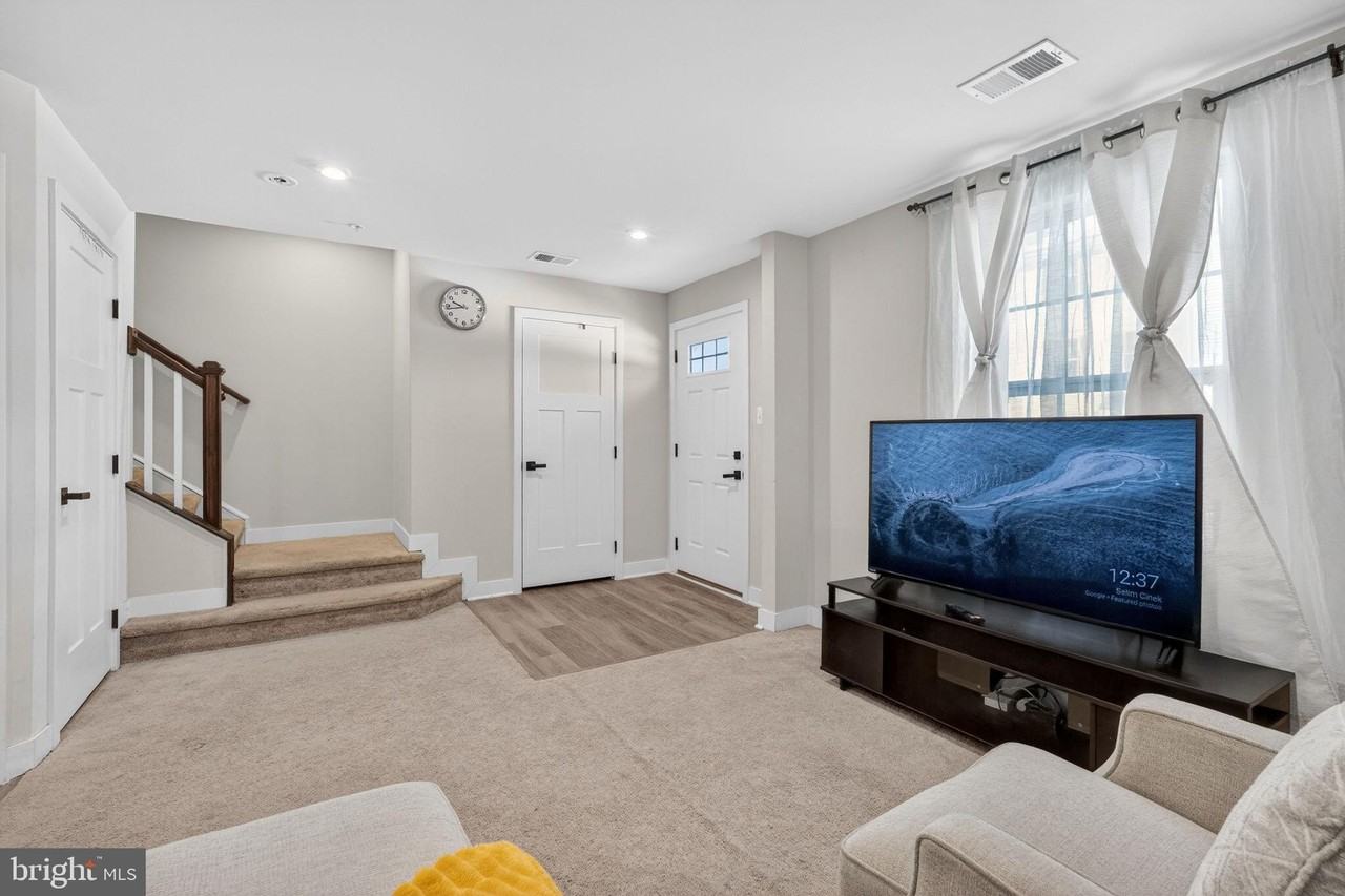 9599 Tall Oaks Rd - Photo 5 of 42