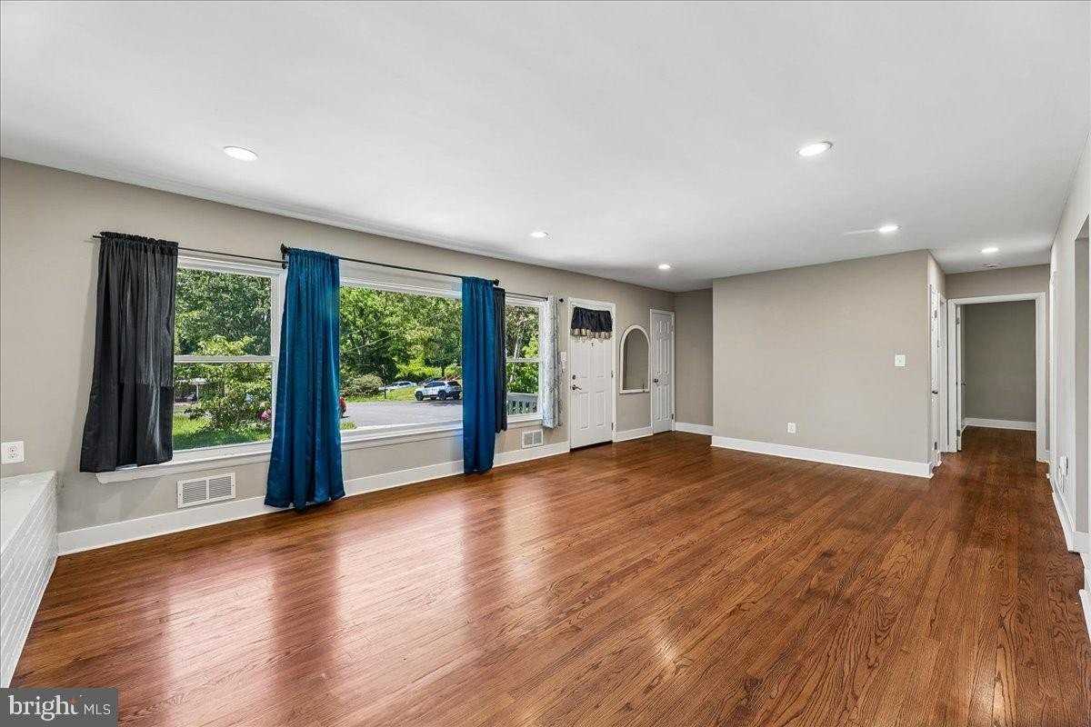 3102 Romain Ct - Photo 3 of 20