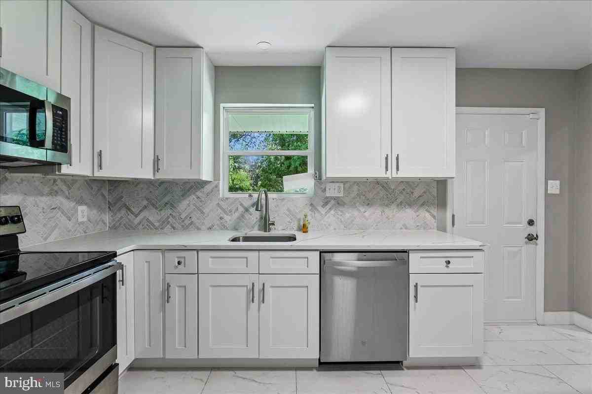 3102 Romain Ct - Photo 7 of 20