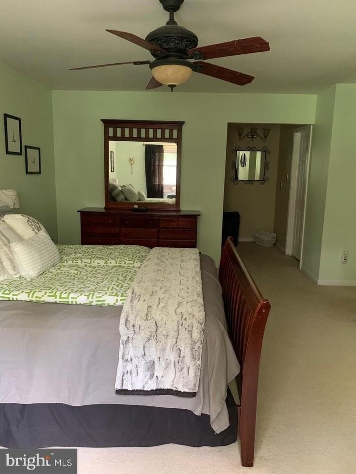 9207 Beachway Ln - Photo 3 of 27