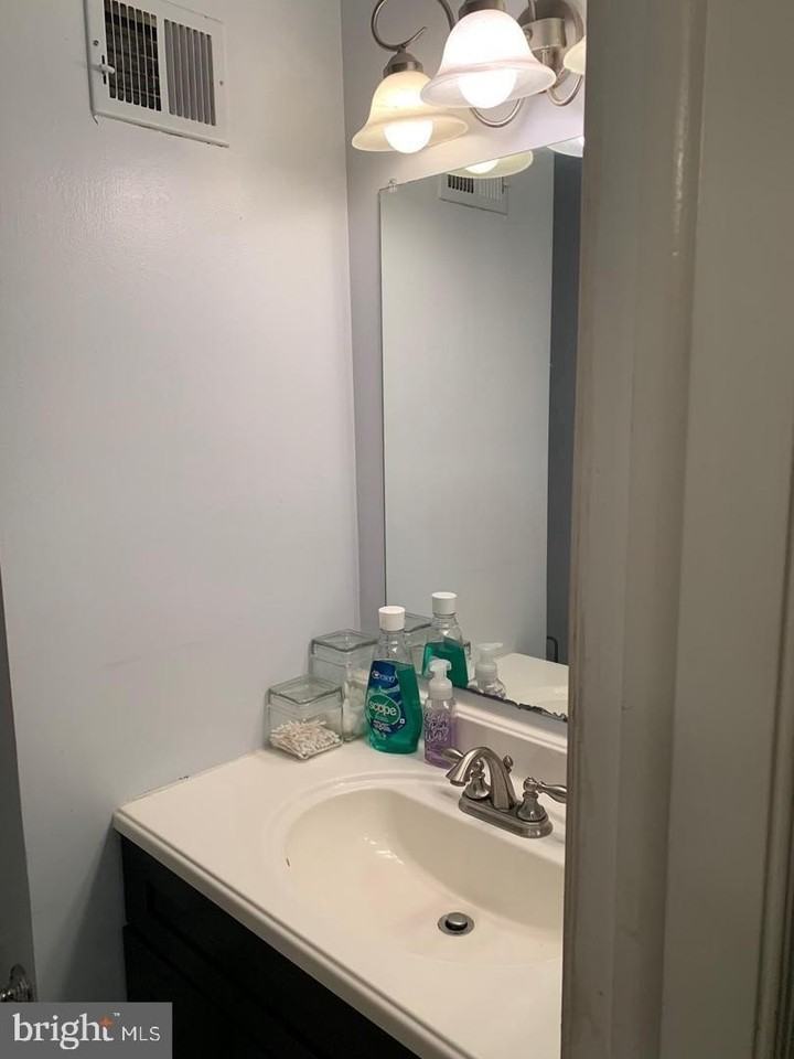 9207 Beachway Ln - Photo 6 of 27