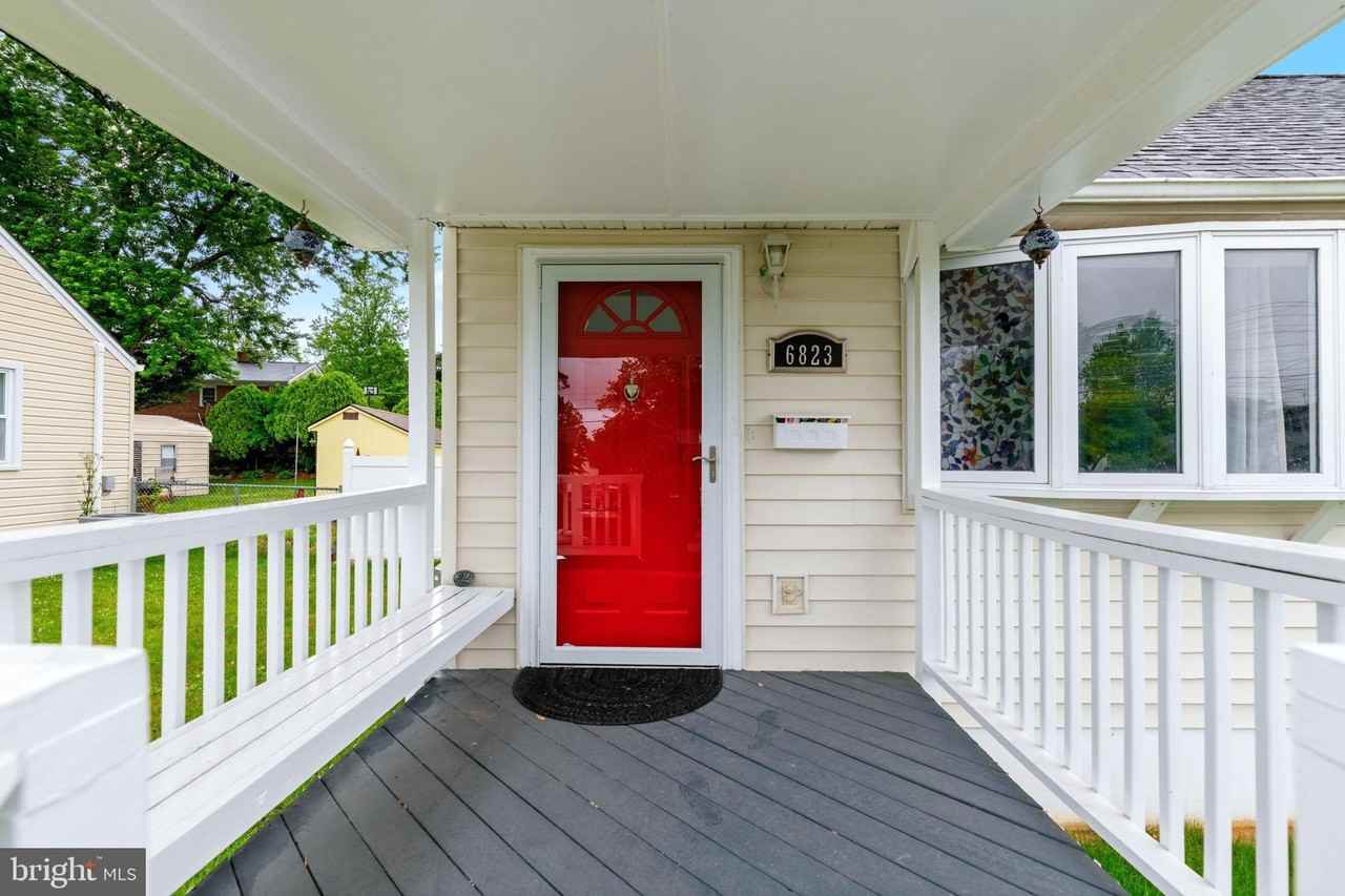 6823 Barrett Rd - Photo 3 of 36