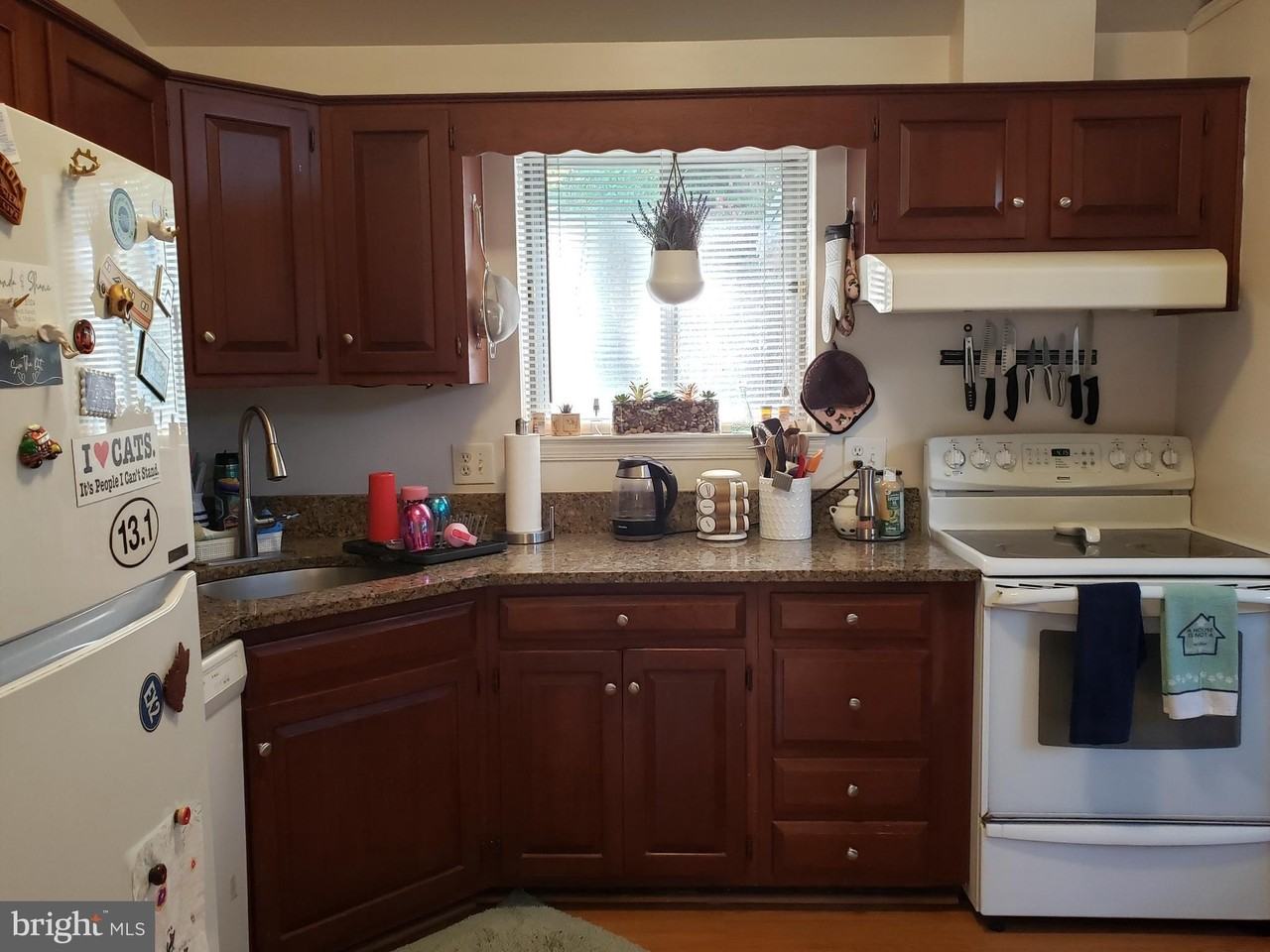 8639 Victoria Rd - Photo 5 of 17