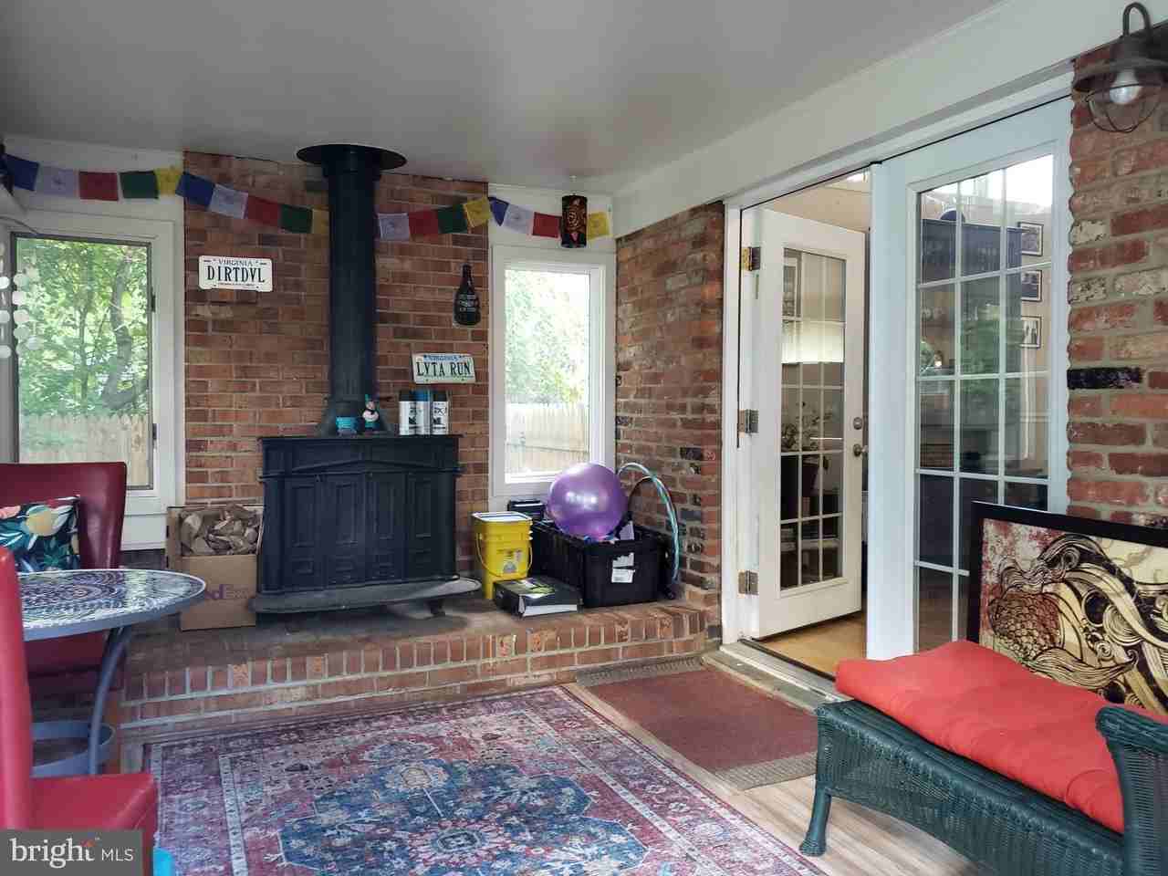 8639 Victoria Rd - Photo 6 of 17