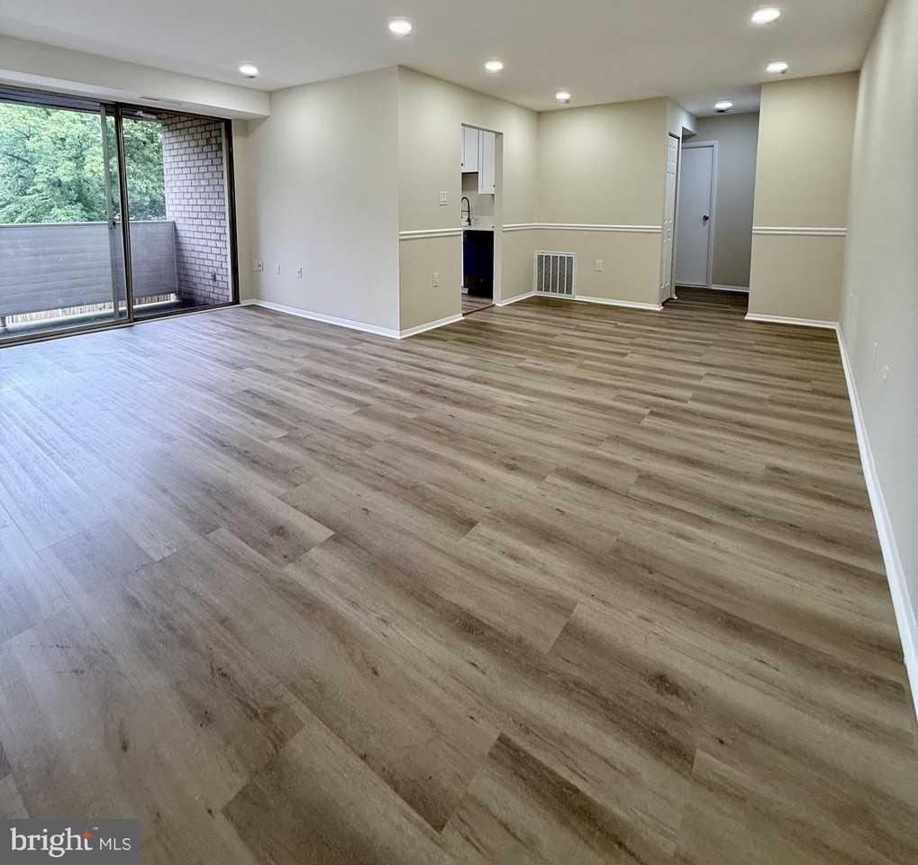 5608 Bloomfield Dr #201 - Photo 4 of 17