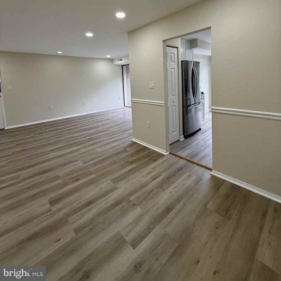 5608 Bloomfield Dr #201 - Photo 5 of 17