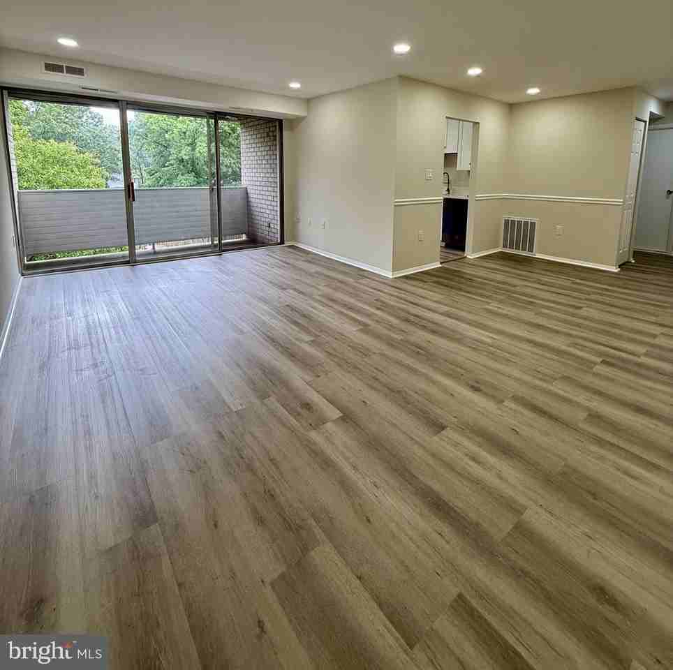 5608 Bloomfield Dr #201 - Photo 6 of 17