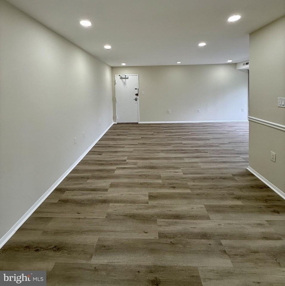 5608 Bloomfield Dr #201 - Photo 7 of 17
