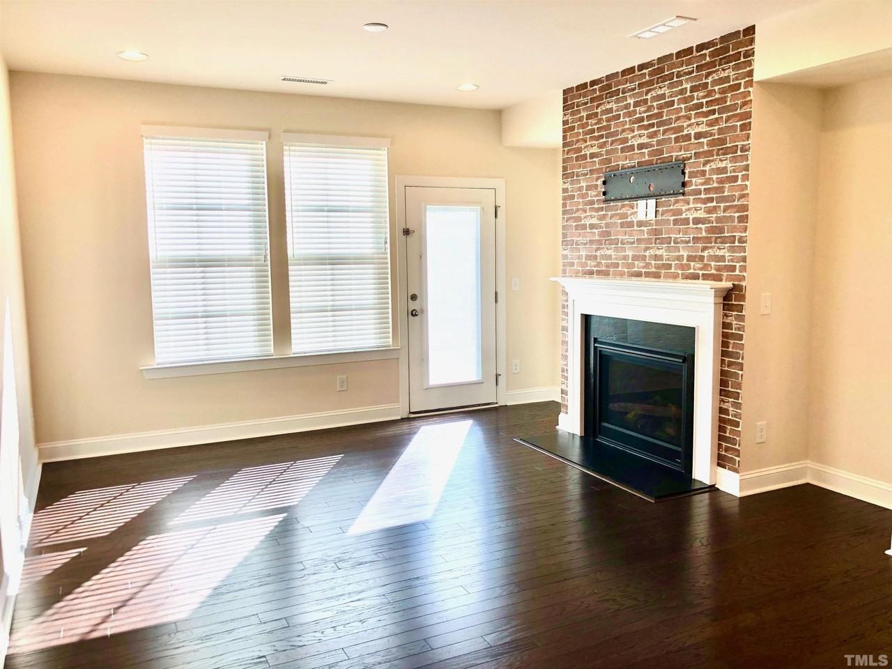 1112 Craigmeade Dr - Photo 2 of 27