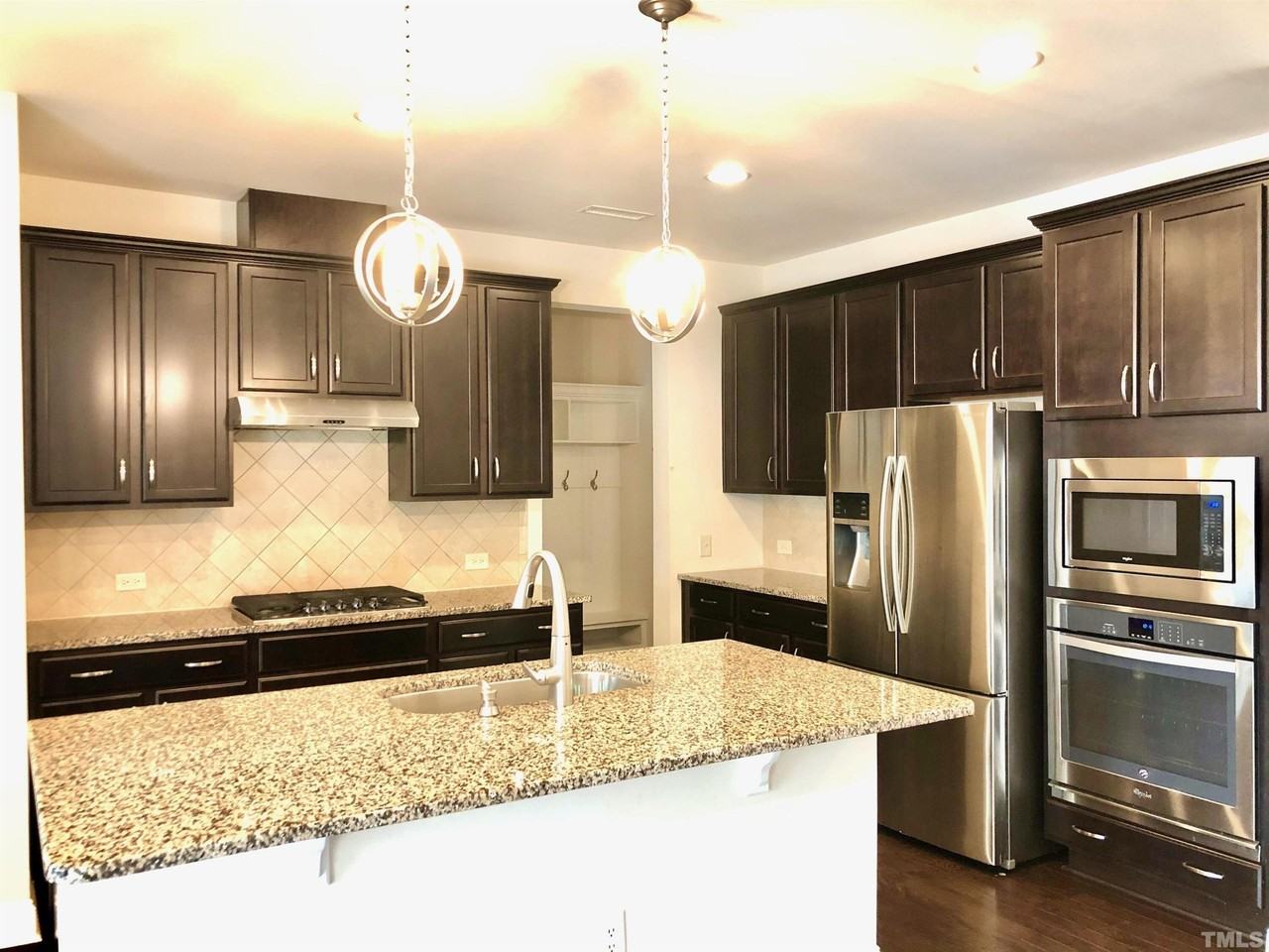 1112 Craigmeade Dr - Photo 4 of 27