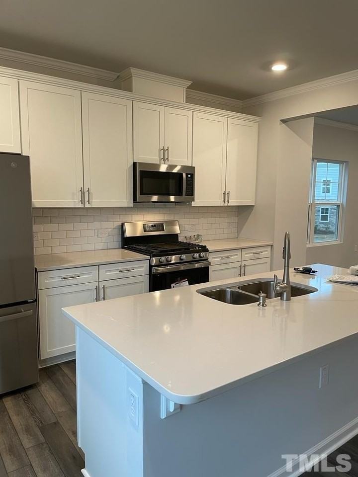 746 Gimari Dr - Photo 4 of 21